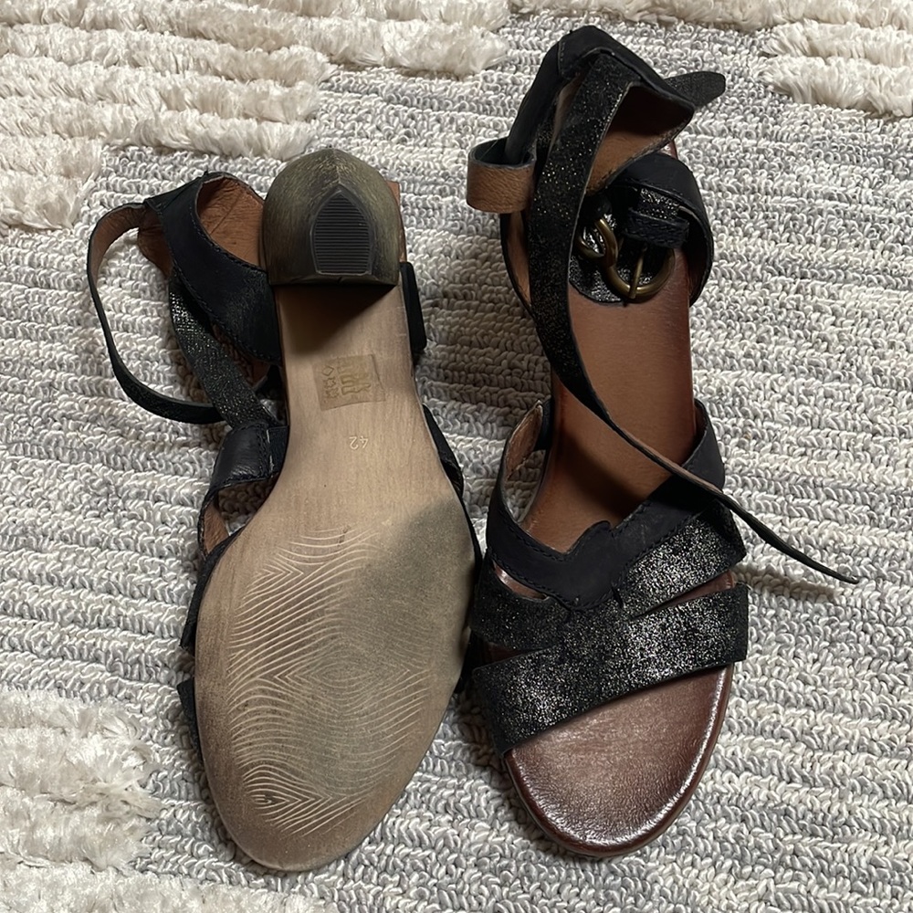 🌸 Miz Moos Verona Collection sandal - Size 42 or 10